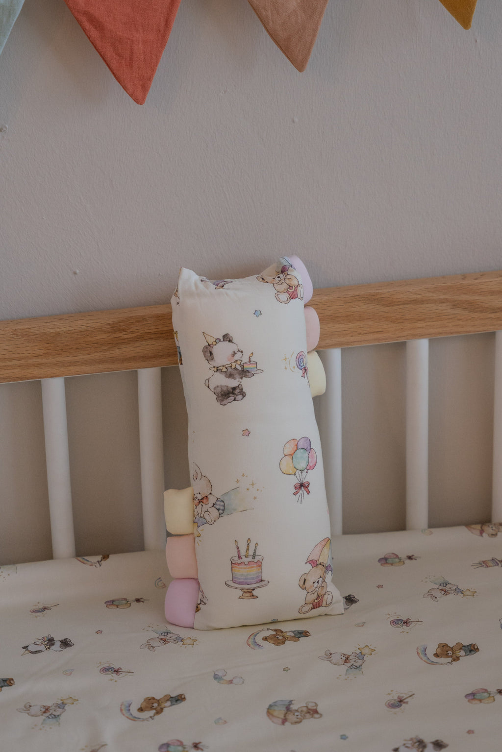 [Bamboo Pillow] - Rainbow Dreamland