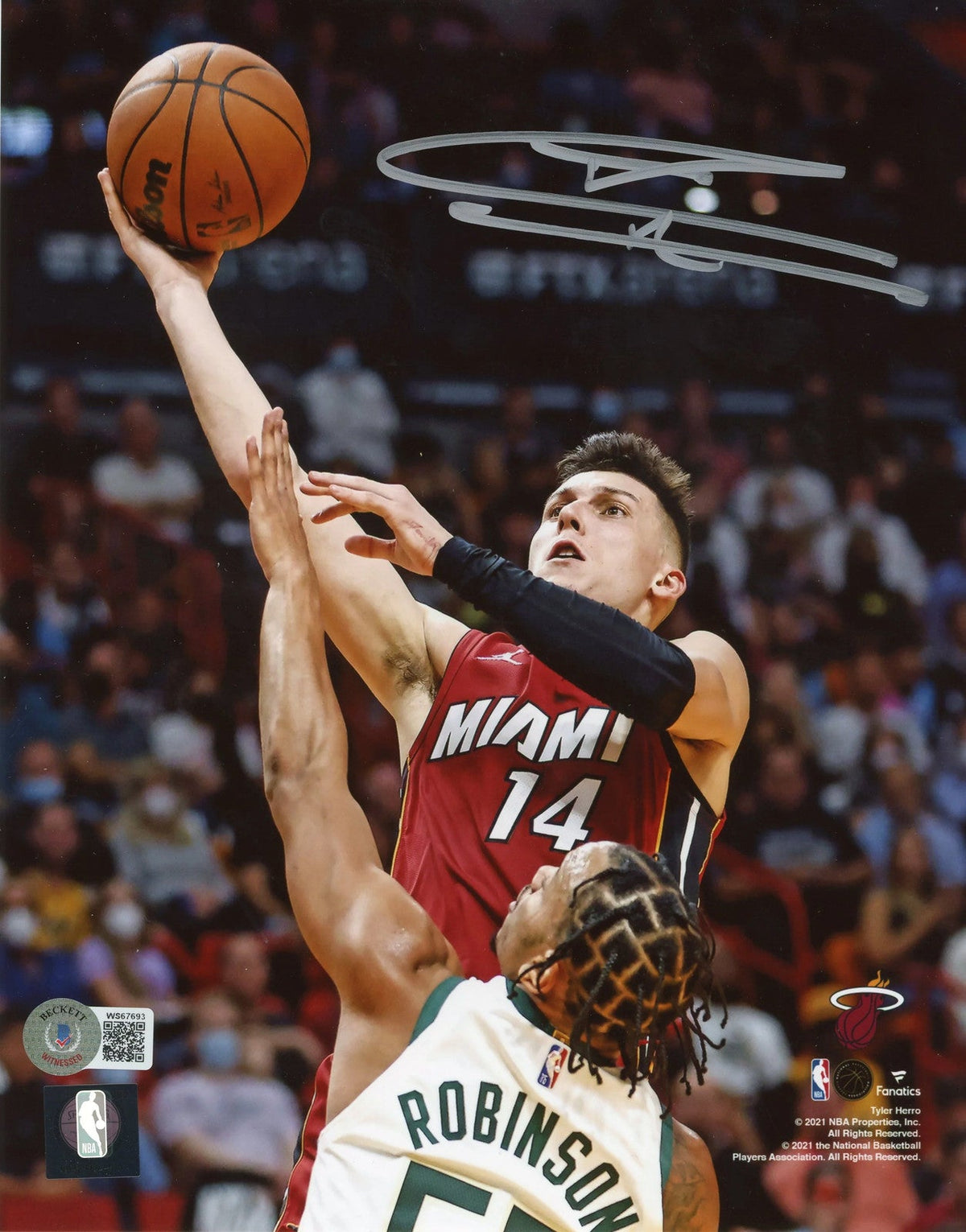 Tyler Herro Autographed Shooting 8x10 Basketball Photo (Beckett) product image 1, provided for visual reference and product